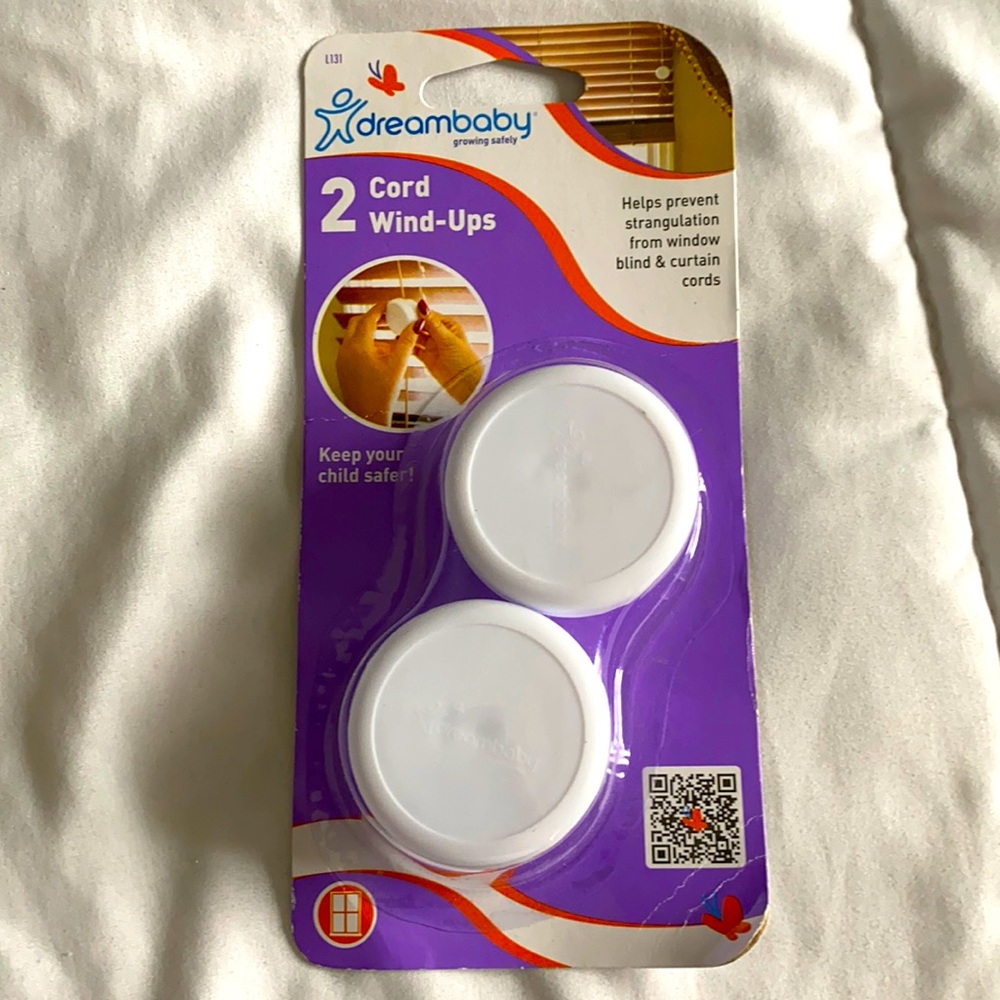 NWT DREAMBABY cord windups curtain baby proofing